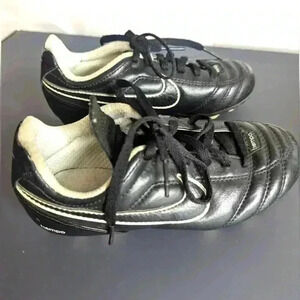 NIKE AIR TIEMPO LEGEND T90 Black Soccer CLEATS size 11.5 kids